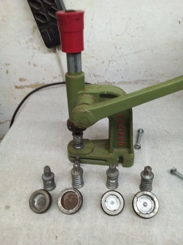 Máquina de pregar botão manual 