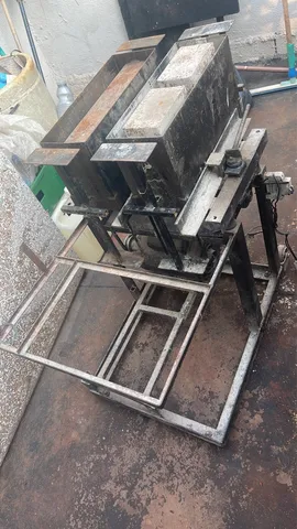Máquina de bloco e canaleta 