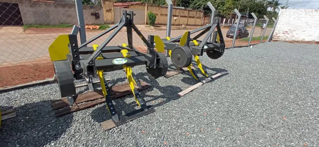 Arado Subsolador ALMEIDA 5 hastes 