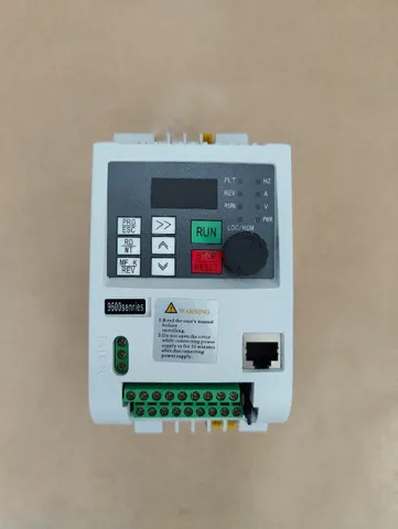 Inversor de frequência 3CV 220V AC 10A mono/trifásica
