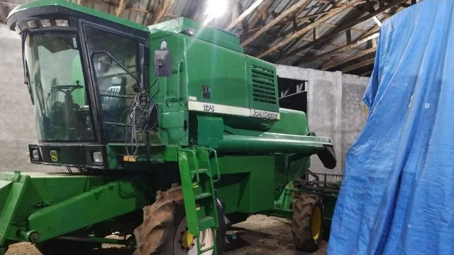Colheitadeira 1175