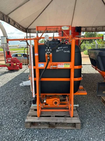 Pulverizador pecuário 600L, bomba de 75