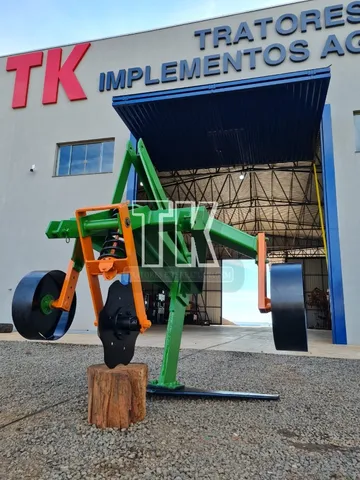 Subsolador Afofador de Mandioca - TK Tratores Nova Andradina - MS 