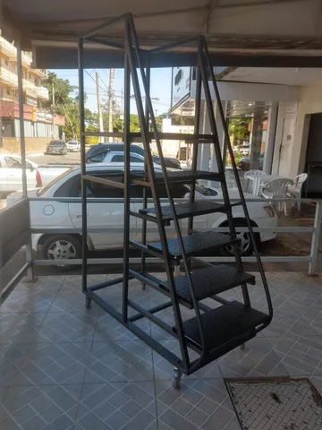 Fabricação de escadas para mercados e depósito 