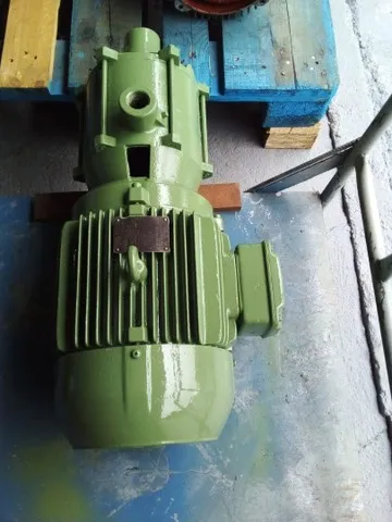 Bomba de água trifásico 10 cv .