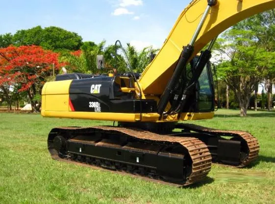 Escavadeira caterpillar com divida