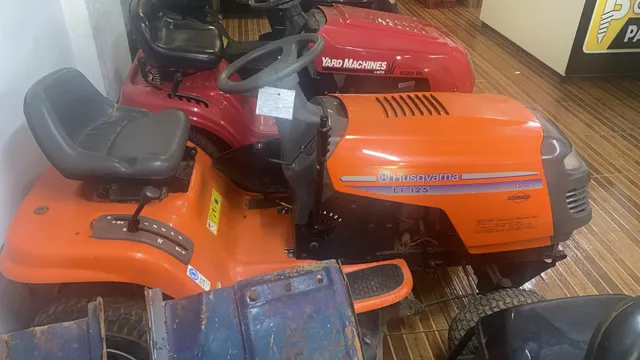 Trator de cortar grama husqvarna 