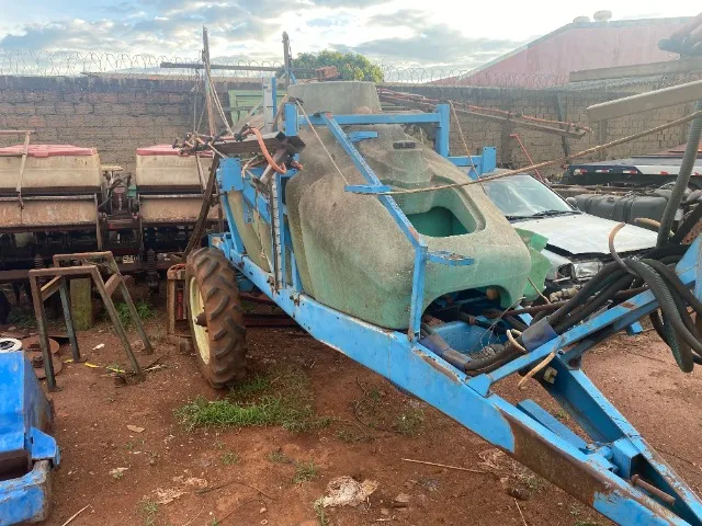 Pulverizador Montana Arrasto 2.000 lts