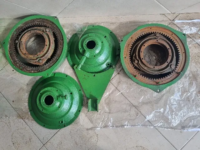 Vendo algumas peças de tratores e máquinas 