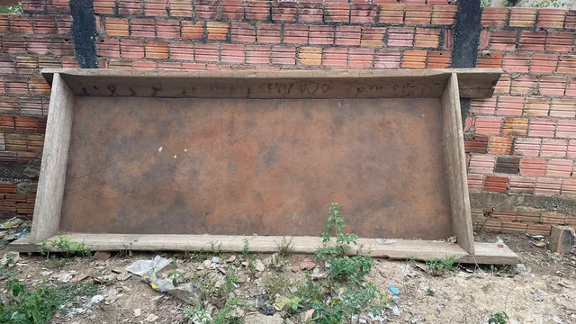 Tacho de torrar farinha, com fundo de aço. 