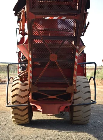 Colhedora de Cana de Pneus original Case IH 8000 Ano 2010