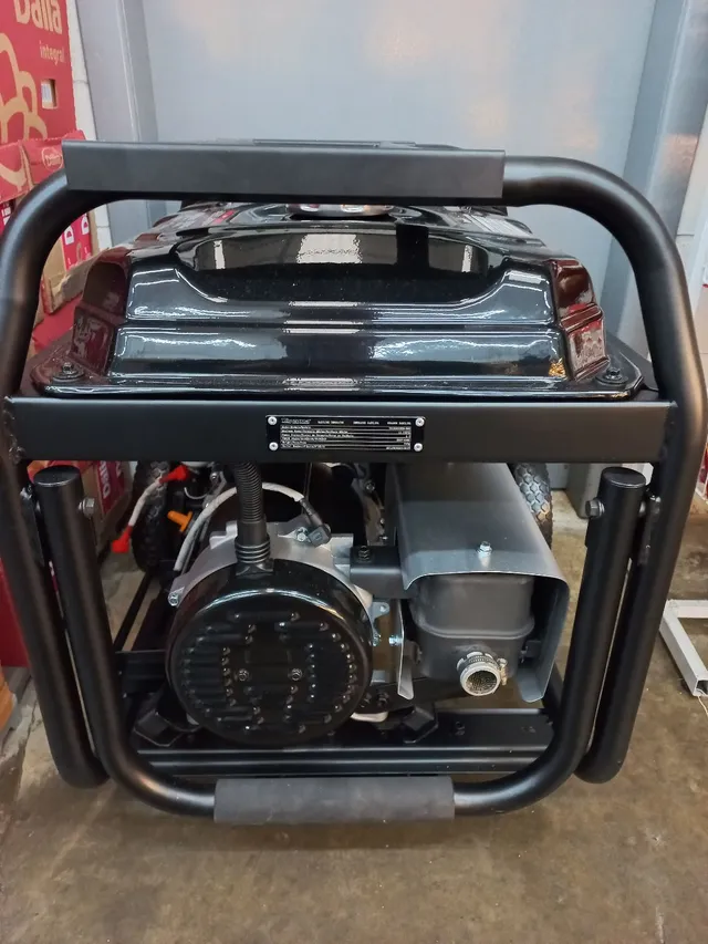 Gerador Toyama 220v trifásico sem uso 