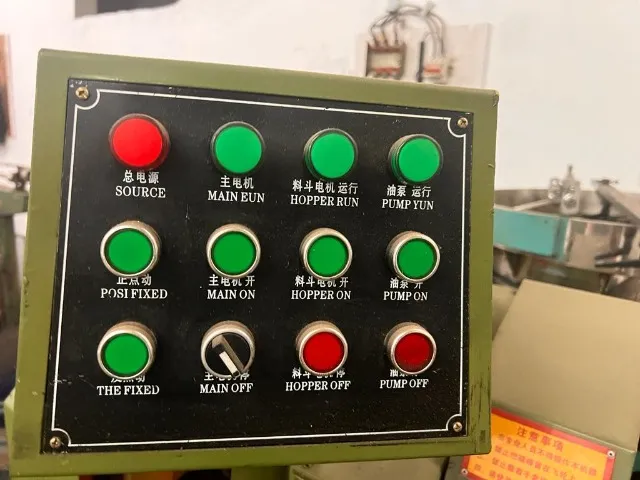 Rosqueadeira TR1 - maquina de fazer parafuso