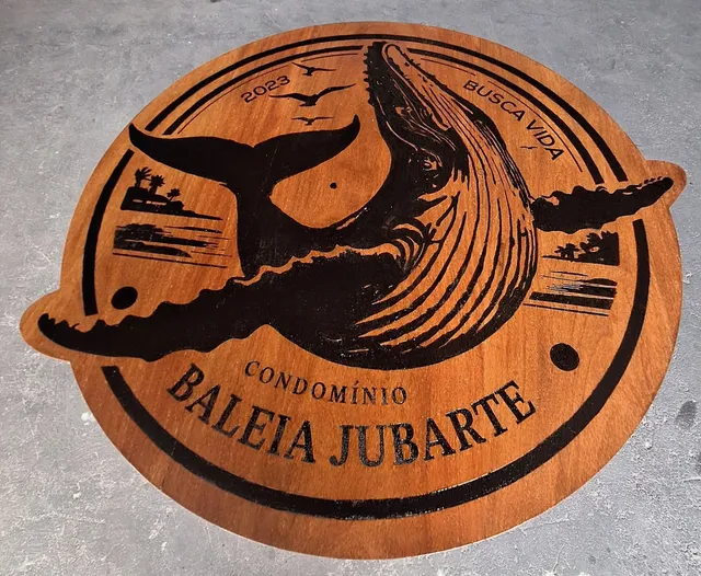 placa em madeira com gravação a laser 