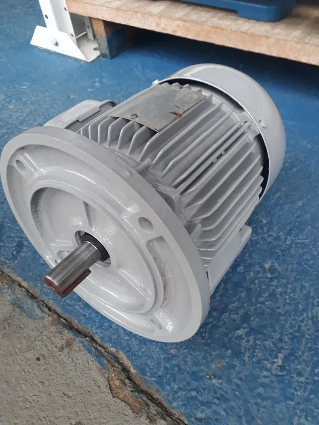 Motor elétrico trifásico 1.5 cv rpm 1160.