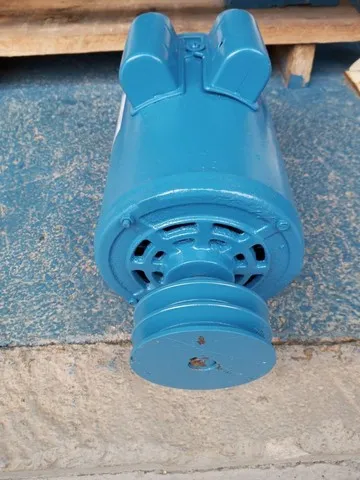 Motor elétrico monofásico para torno de madeira.