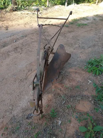 Vendo arado antigo, tração animal 
