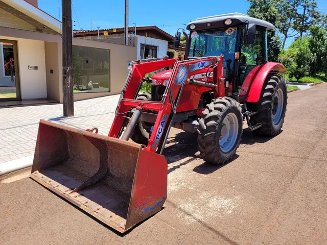 Trator MF 4275 ano 2015