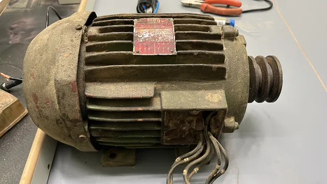 Motor elétrico WEG 5CV trifásico alta rotação