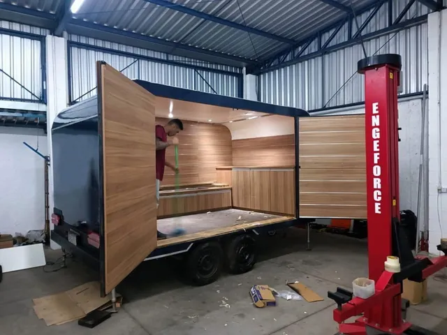 Vendo URGENTE trailer para loja