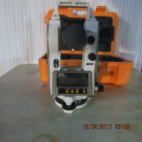 Teodolito eletrônico, mira e tripé - pronto pra trabalhar