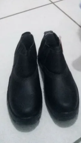Vendo botas novas vários tamanhos 