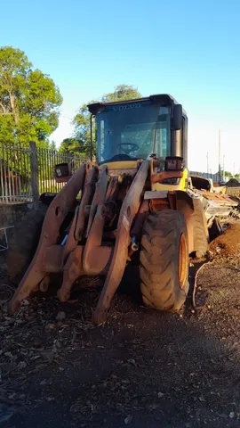 Pá carregadeira Volvo L60 2010