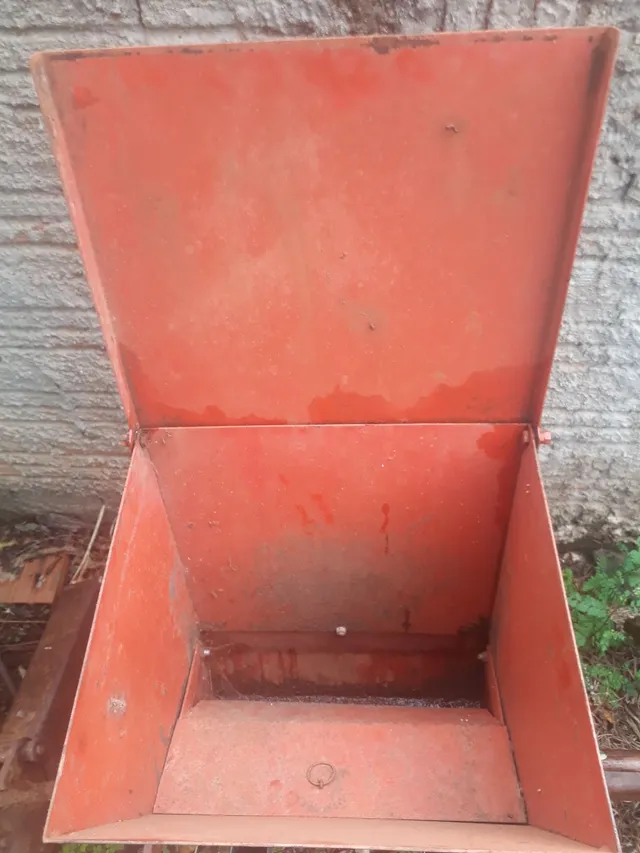 Cultivador e adubadeira 