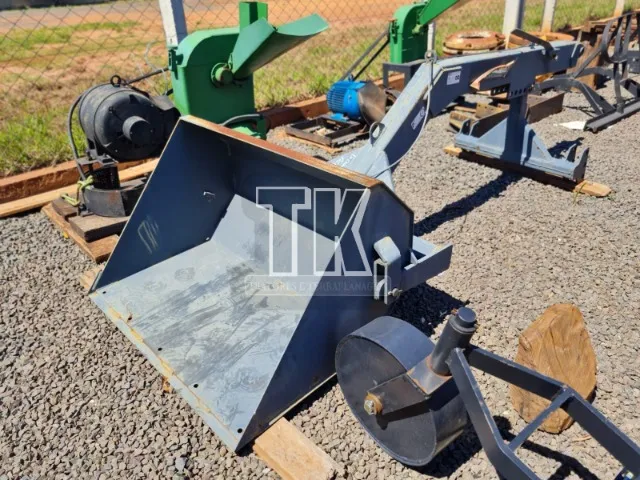 Concha Traseira Mecânica Nova 220 L - TK Tratores Nova Andradina - MS 