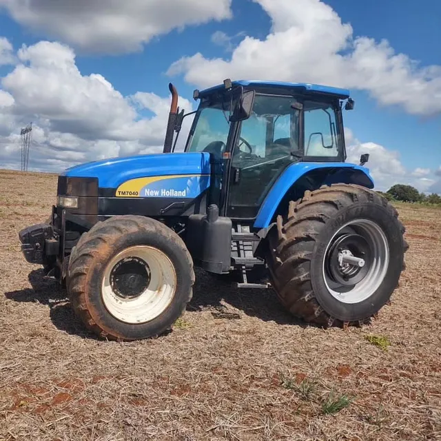 TRATOR NH TM 7040