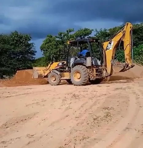 Retroescavadeira 2011