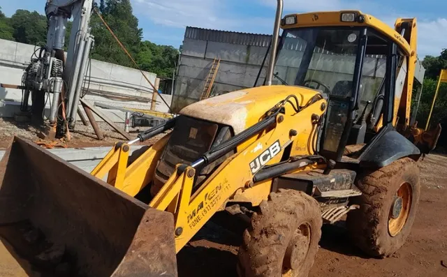 Retroescavadeira JCB - 4X4