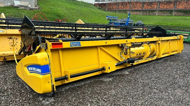 Plataforma com 25 pés fléx New Holland Header 7225 ano 2021.