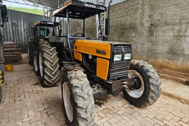 Trator Valtra 785