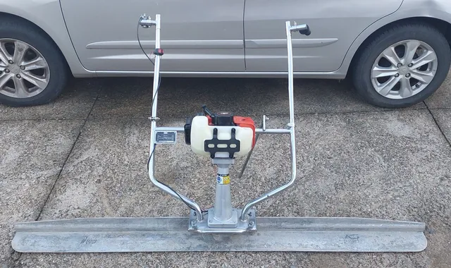 Niveladora de Concreto Piso a Gasolina 42,7cc Kawashima RV-430