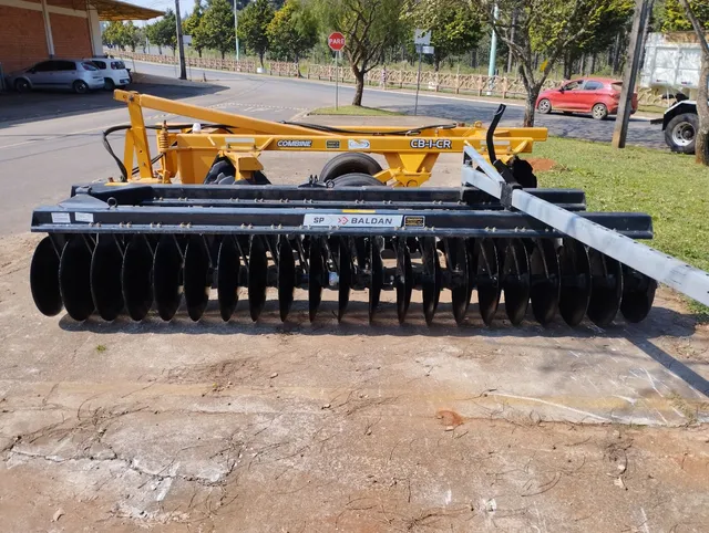 Grade niveladora 42 discos Baldan nova 