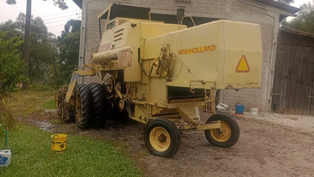 Colheitadeira New holland 4040