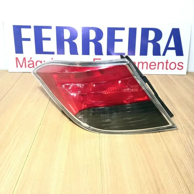 Lanterna traseira Fumê Prisma LE 2013 em diante