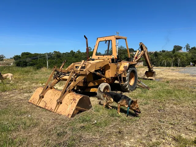 Vende ou troca Retroescavadeira case 580h
