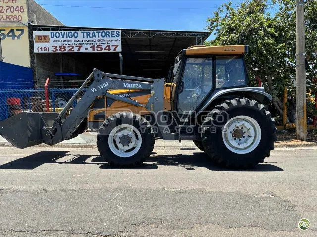 Trator Valtra BM110 Cabinado 4x4 Ano 2011 com lamina e concha dianteira Valtra VL1500