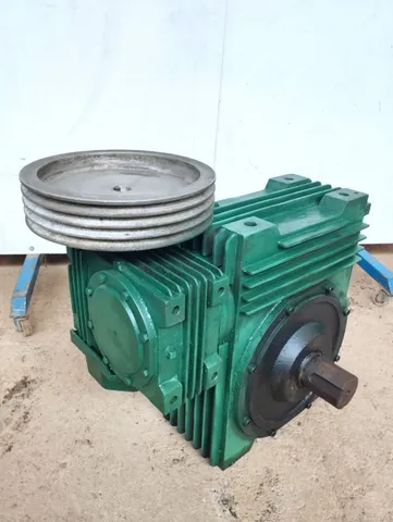Redutor De Velocidade 1:100 Motor Até 20cv com Pré-redutor Embutido