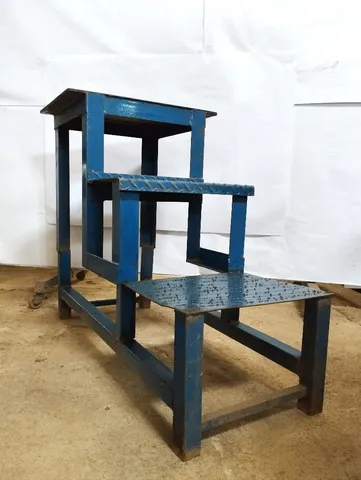 Escada de aço Industrial 3 degraus AxL 76cm X 95cm 