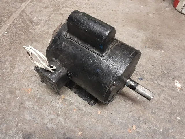 Motor elétrico monofásico 3/4 HP 1725 RPM 230 V