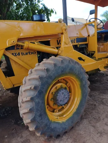 Valmet 148 com lâmina e garfo