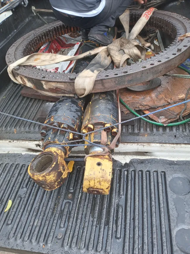 Cilindro hidráulico escavadeira CAT 320