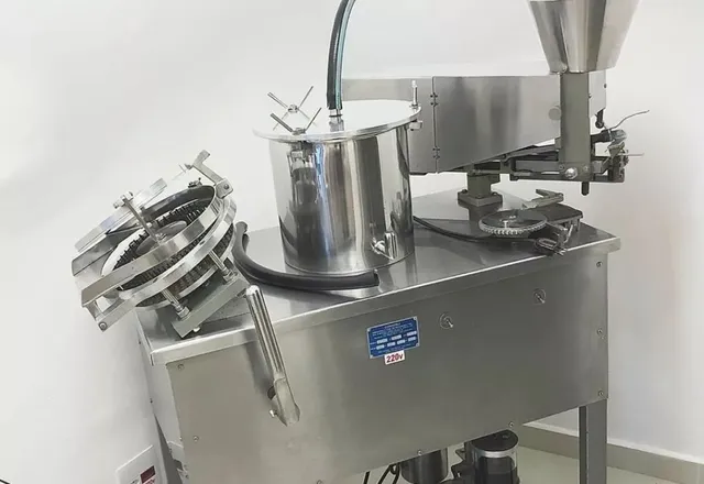 ENCAPSULADORA SEMI AUTOMÁTICA ERLI EG 4000 N:0 500MG