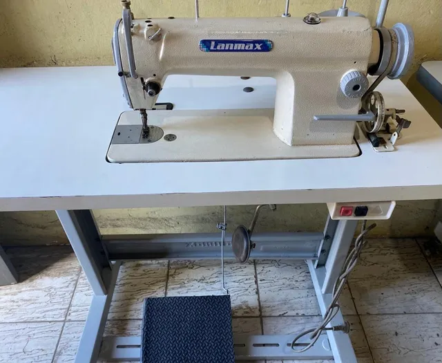 Vendo máquina de costura reta