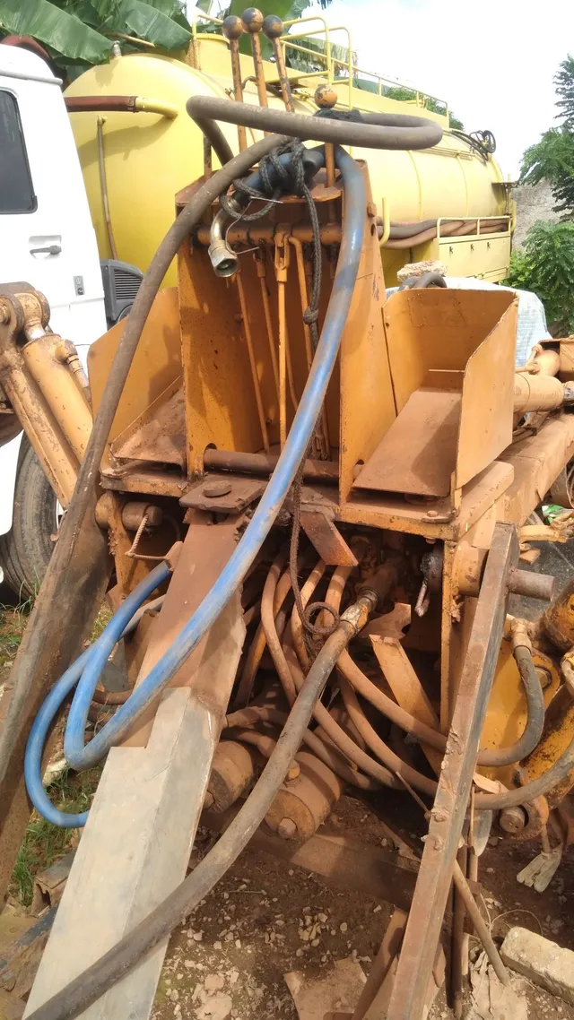Equipamento retroescavadeira