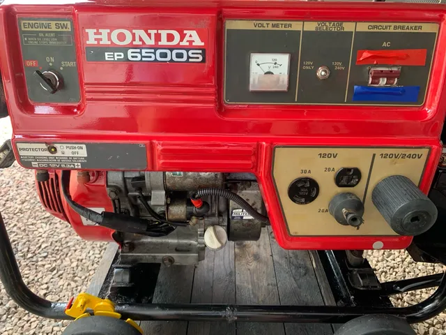 Gerador HONDA,6500watts,220,120e 12 volts.