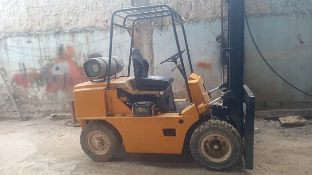 Vendo empilhadeira a combustão 